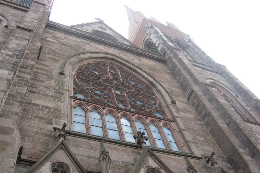قتلی وحشیانه در کلیسای تثلیث مقدس در بروکلین نیویورک