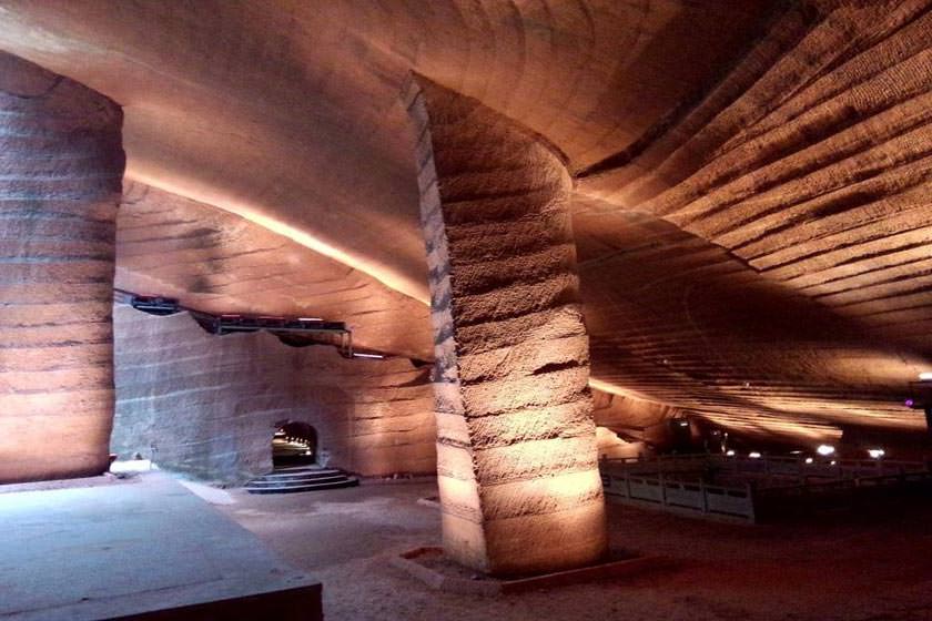 غار اسرارآمیز لانگ یو؛ چین