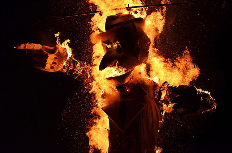 سوزاندن سوسوبرا در شهر سانتافه نیومکزیکو