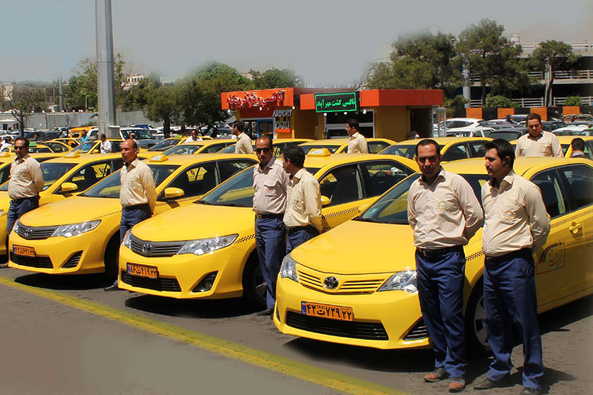 گلایه رانندگان تاکسی های ویژه فرودگاه مهرآباد از ورود خودروهای خارجی به فرودگاه