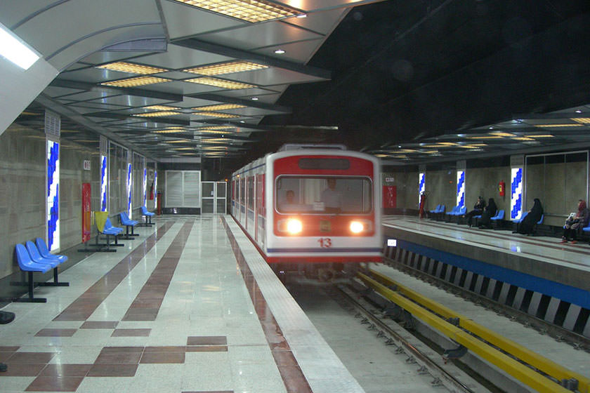 خط ۸ مترو در روزهای پنج شنبه و جمعه تعطیل است