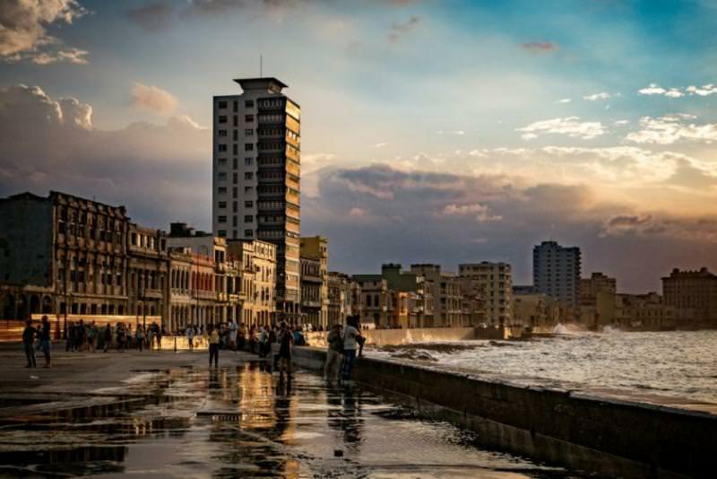 گردشگاه ساحلی The Malecon