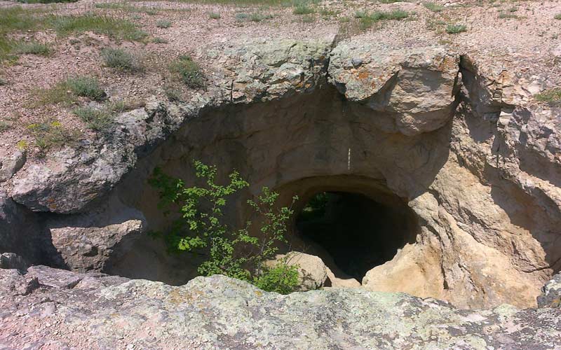 حفره های زبرزمینی در قلعه بربر مشگین شهر