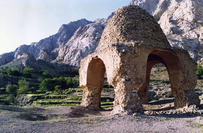 آتشکده سپرو از آثار باستانی نایین 