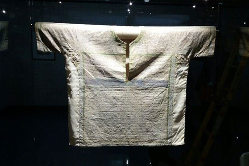 موزه ملی قرآن میزبان دو پیراهن مقدس از دوره صفویه و قاجار