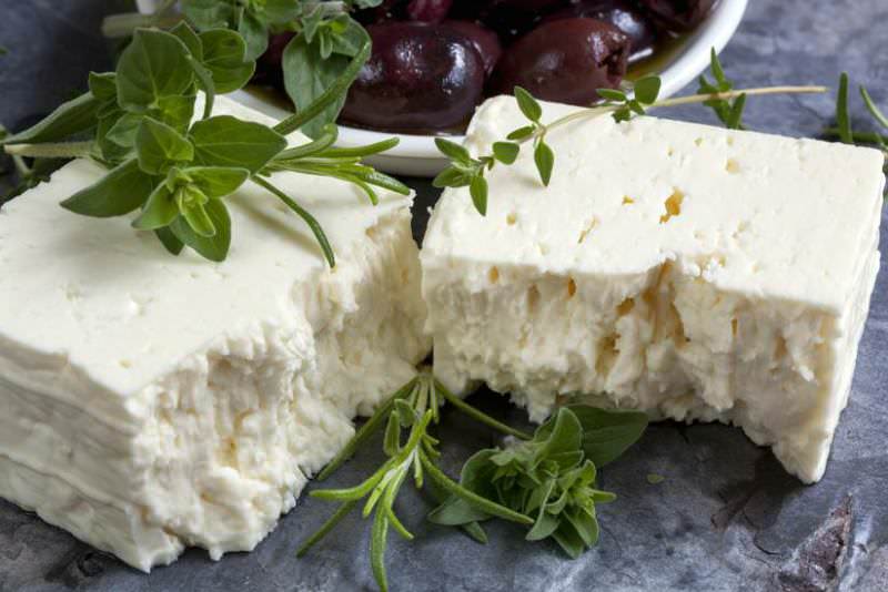 قالب های پنیر یونانی از سوغات آتن