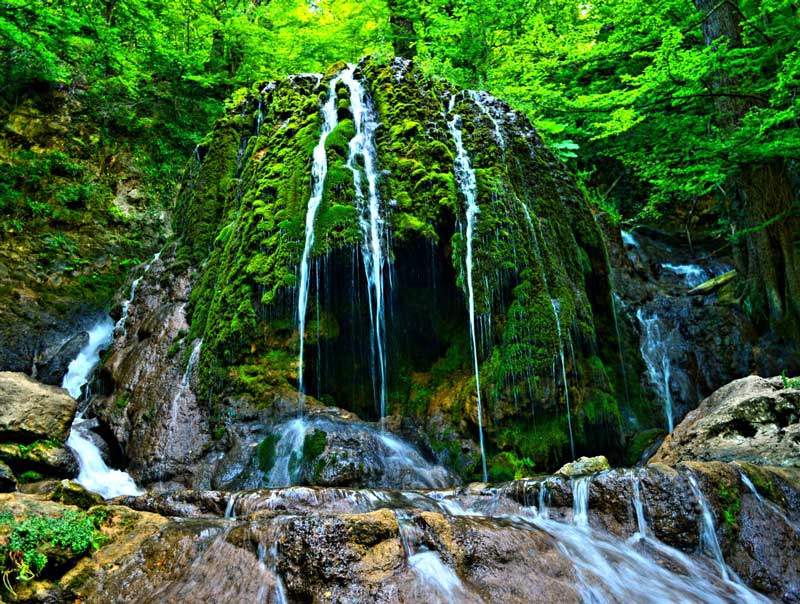 جویبارها و طبیعت سرسبز آبشار اسپه او