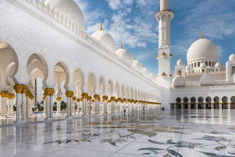 معماری سفید رنگ مسجد شیخ زاید