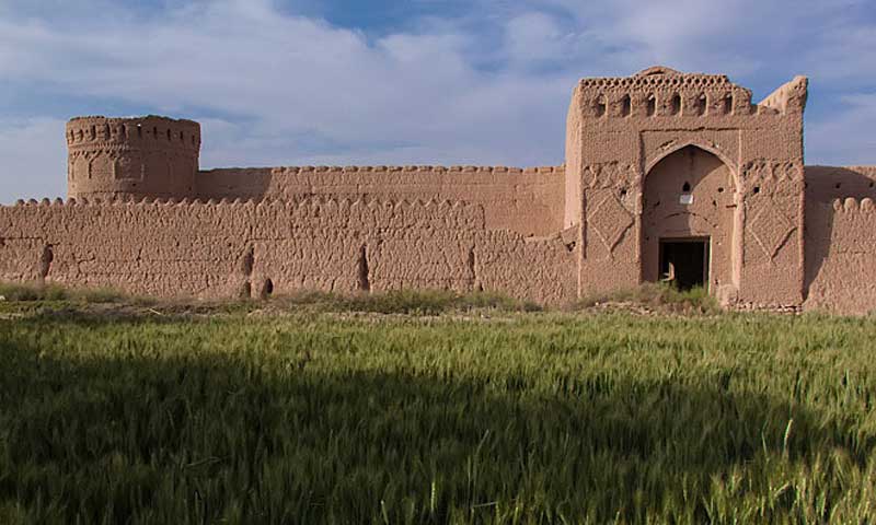پوشش گیاهی سرسبز قلعه مهرپادین
