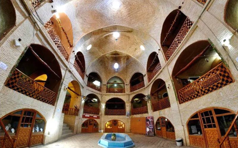 حچره های قدیمی و چوبی مجموعه تاریحی بازار اراک مرکز خرید اراک