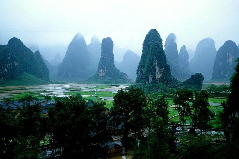 ۴. کوه‌های کارست در جنوب چین