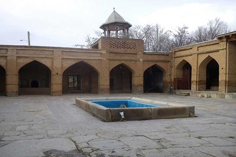 حوض آب و گنبد فلزی مسجد جامع خوانسار