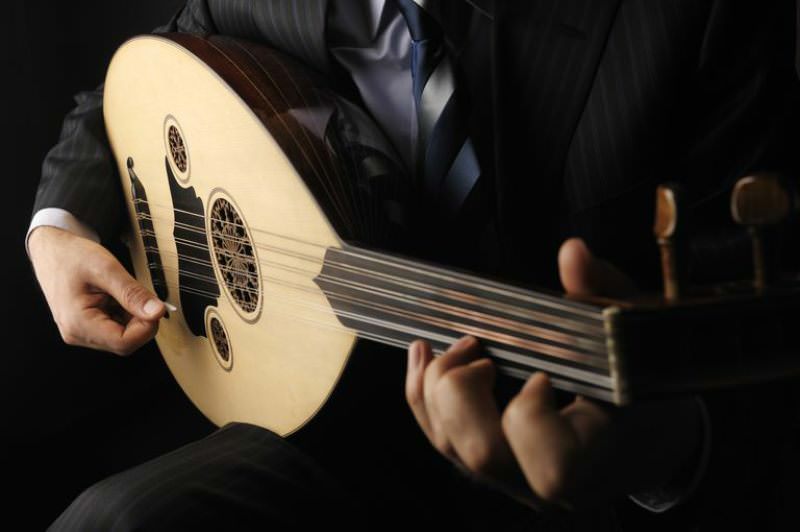 گیتار و آلات موسیقی از سوغات آتن