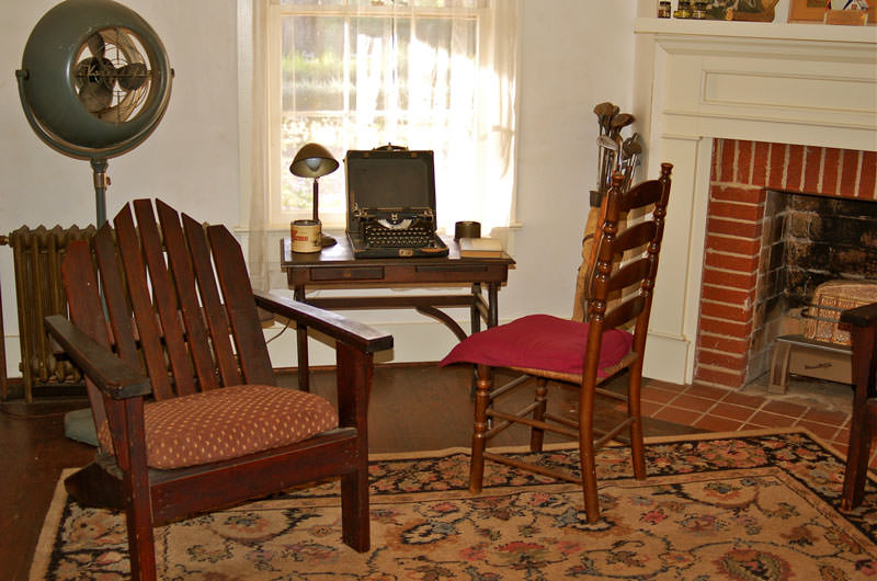 صندلی های منزل ویلیام فاکنر