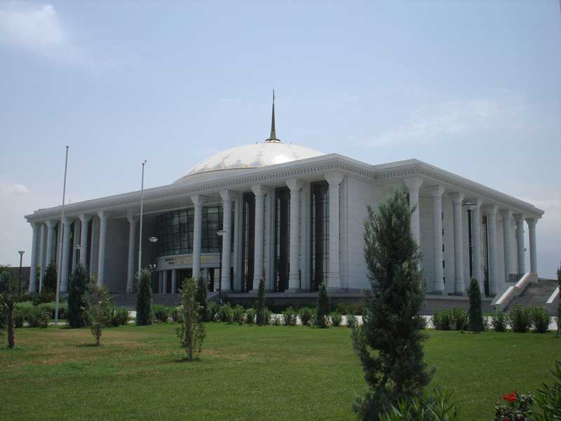 ساختمان موزه هنرهای زیبا با معماری مدرن عشق آباد، ترکمنستان