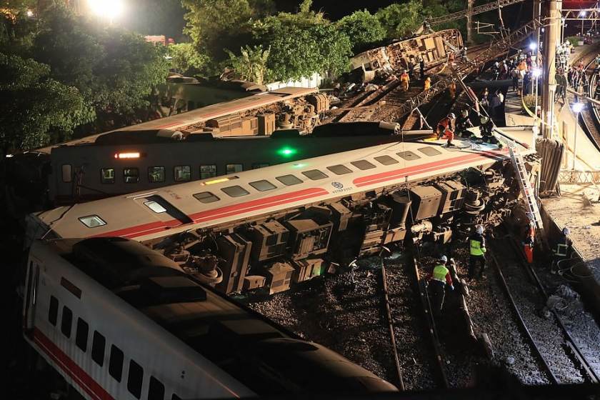 ۲۲ کشته و ۱۷۱ زخمی؛ حاصل واژگونی قطار مسافربری تایوان