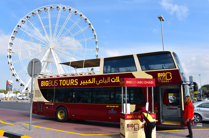 Автобус в Абу Даби. Автобус Дубай Абу Даби. Bus touristic Абу Даби. Hop on Hop off Дубай.