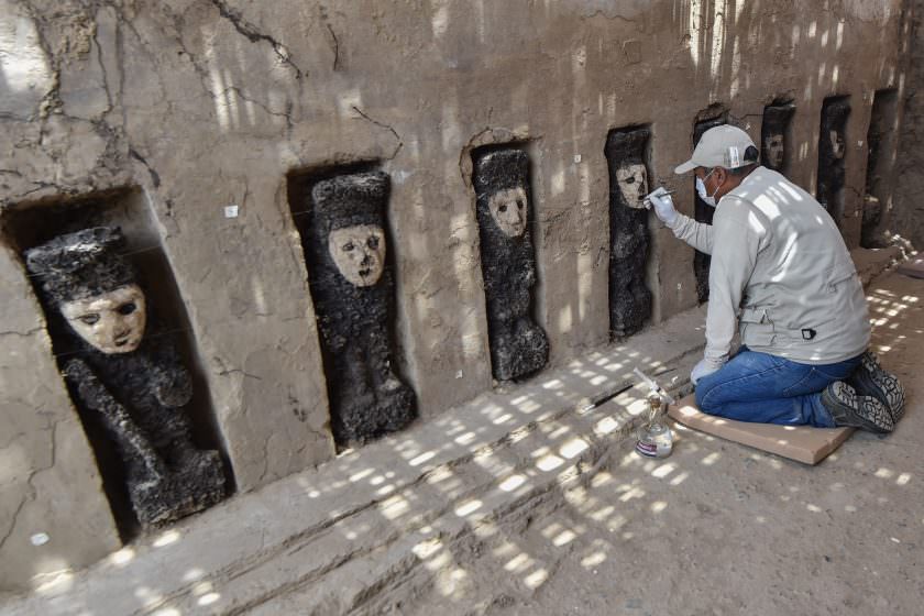 ۲۰ مجسمه چند صد ساله در پرو کشف شد