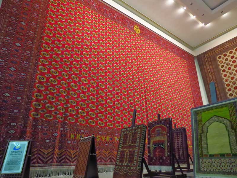 تابلوفرش های قدیمی در موزه فرش ترکمنی عشق آباد، ترکمنستان