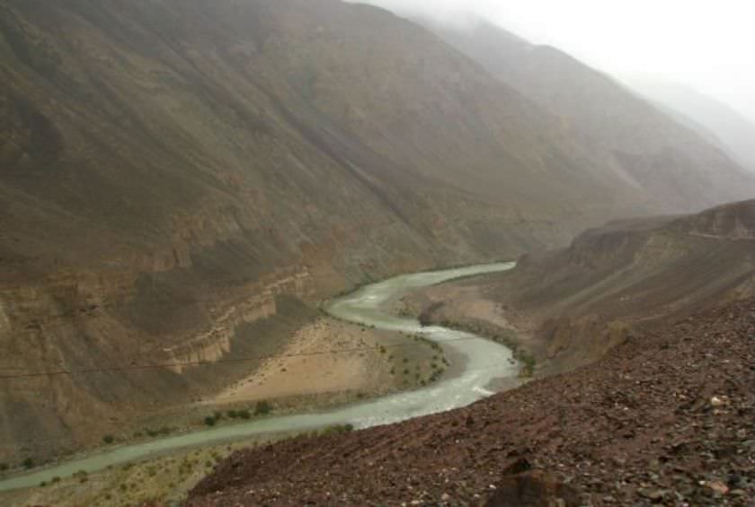 رود سند در میان مناطق کوهستانی