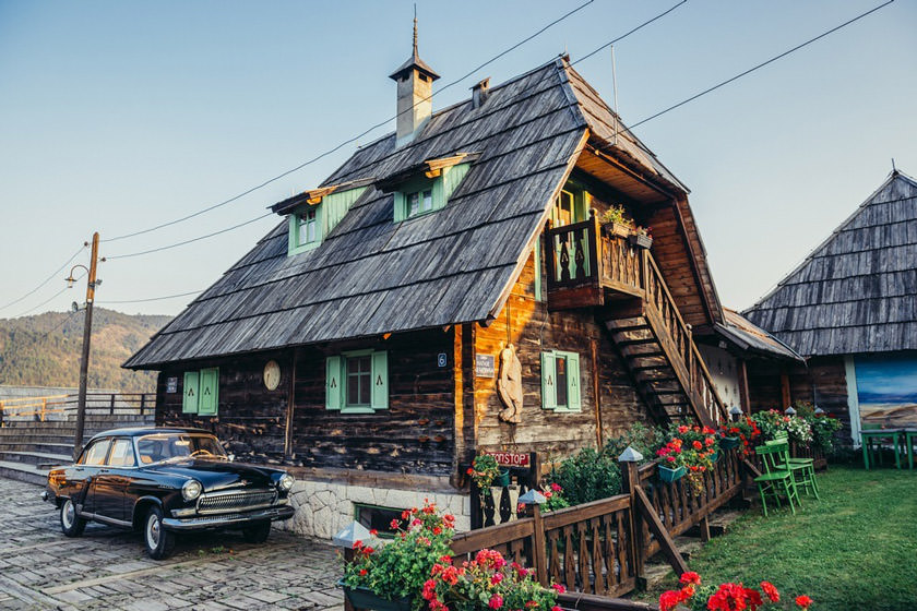 درونگراد؛ یک دهکده سنتی در صربستان که به عنوان لوکیشن فیلم ساخته شد