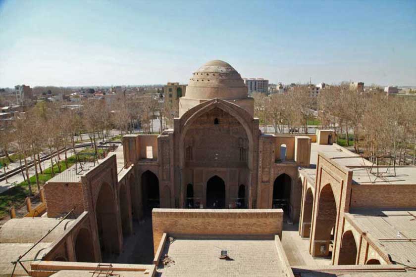 تخریب دیوار مسجد جامع ۷۰۰ ساله ورامین