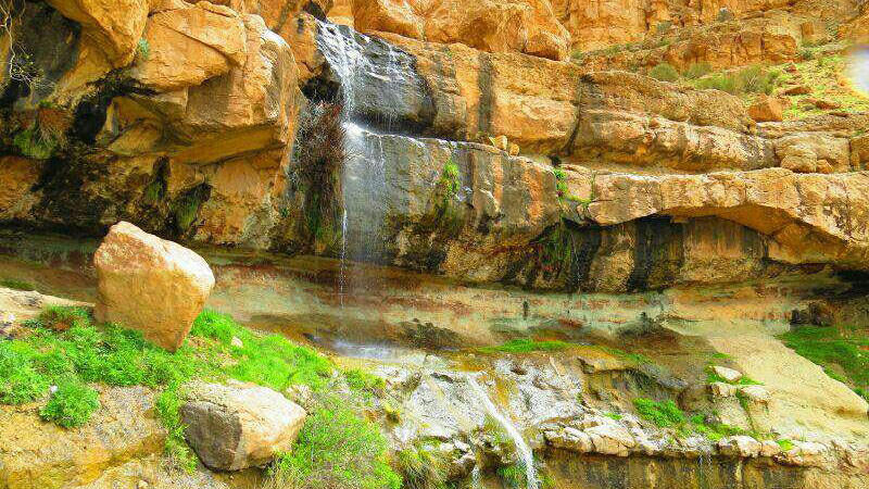 آب های خروشان و طبیعت سرسبز آبشار گیسو