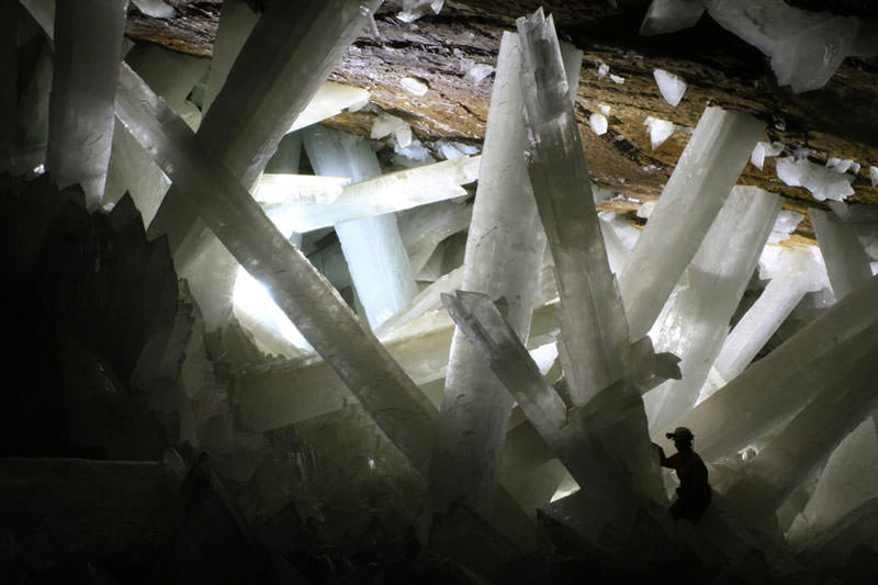 ساختار زمین شناسی عجیب غار کریستالها