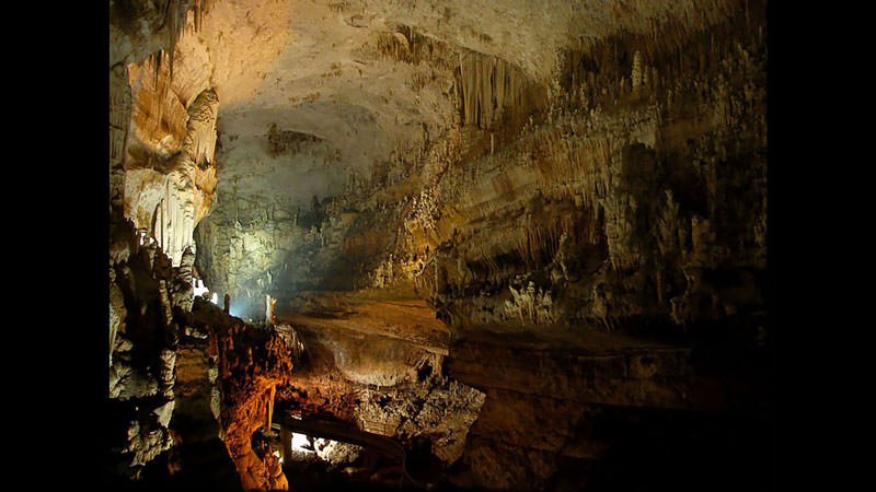  ساختارهای زمین شناسی عجیب غار جیتا