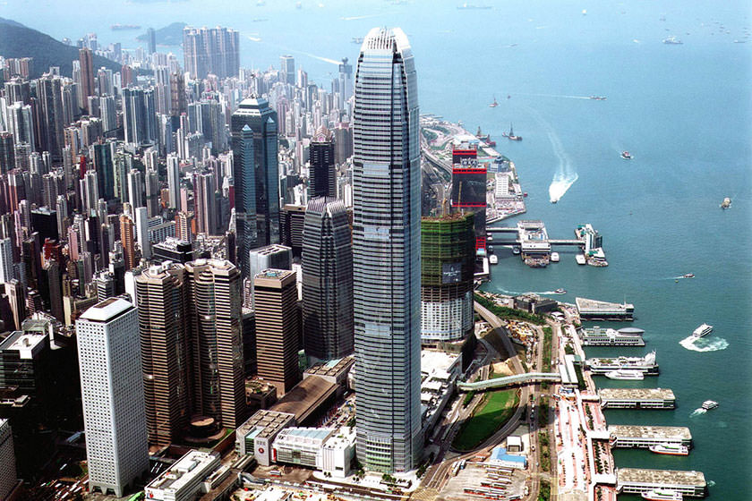 ساختمان های نمادینی که در افق هنگ کنگ به چشم می‌خورند