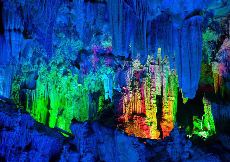ساختار زمین شناسی عجیب غار رید فلوت