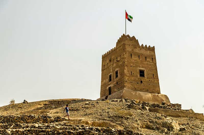 پرچم امارات بالای برج قلعه حیل، فجیره
