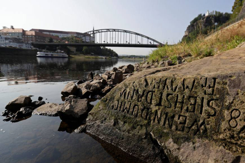  سنگ های گرسنگی رودخانه البه جمهوری چک، هشداردهنده خشکسالی