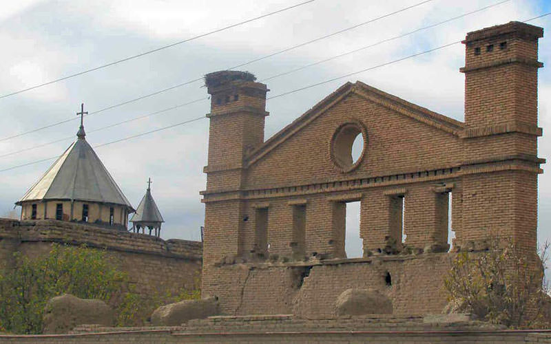 معماری آجری از کلیسای هفتوان
