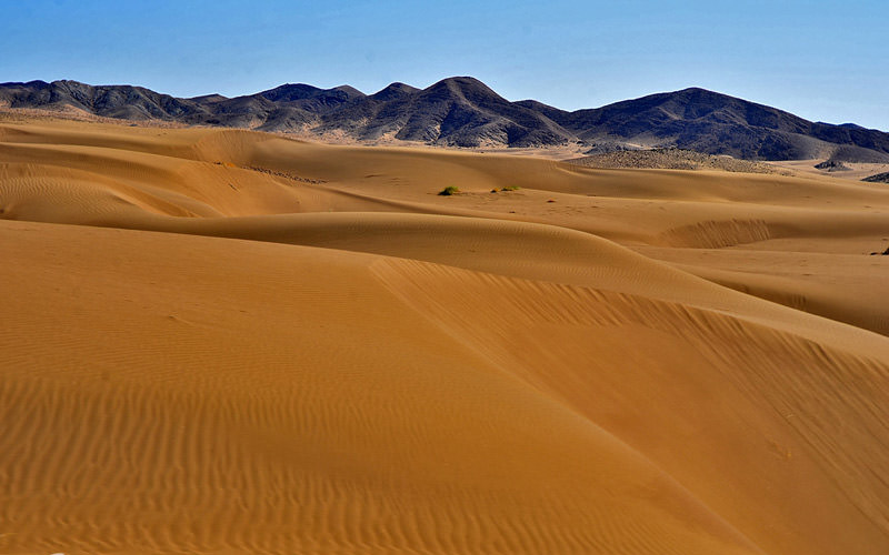 تپه های ماسه ای  ورمل های شنی در کویر مرنجاب