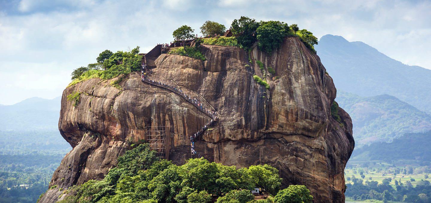 Шри ланка остров вулкан. Сигирия Шри-Ланка. Достопримечательности Шри Ланк. Гора на острове Цейлон. Гора слон Шри Ланка.