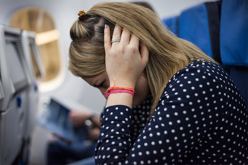 گوش درد و گرفتگی گوش در سفرهای هوایی: از دلایل بروز تا راهکار و درمان
