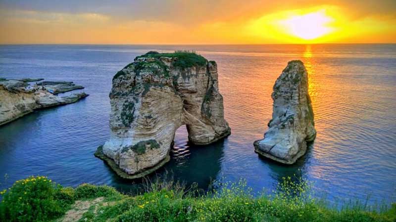 غروب خورشید از صخره های کبوتر بیروت، لبنان