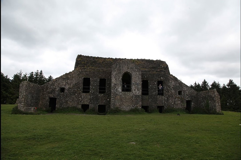 عمارت تسخیر شده مونته پلیه، ایرلند