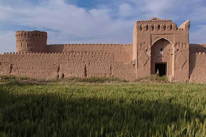 ساماندهی ۴۰ قلعه تاریخی شهر و روستاهای مهریز