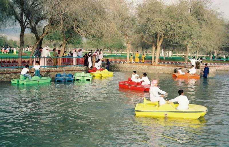 قایق های پدالی در پارک صقر راس الخیمه، امارات