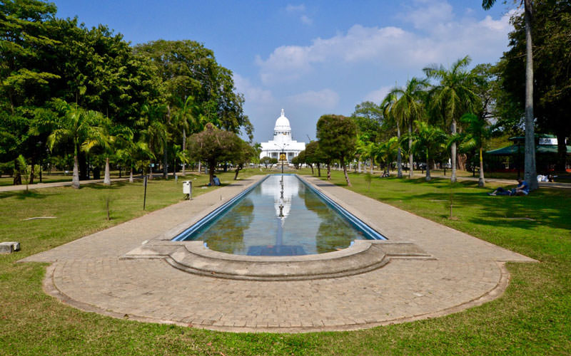 پارک ویهاراماهادوی (Viharamahadevi Park)