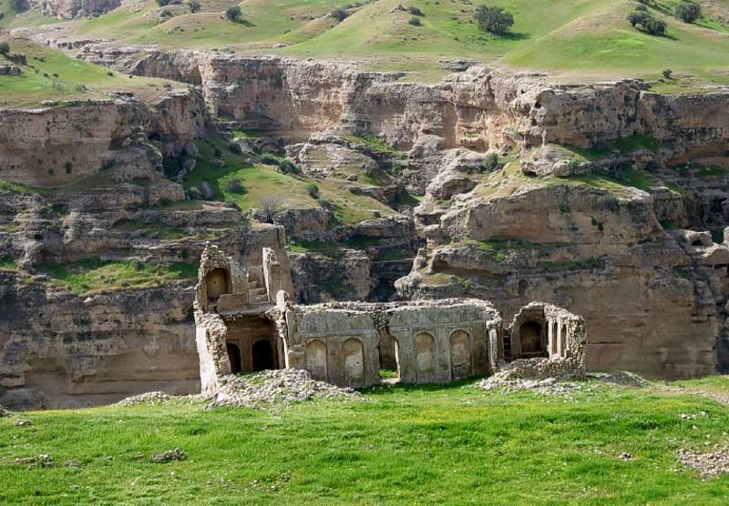 ویرانه های باستانی قلعه گلاب