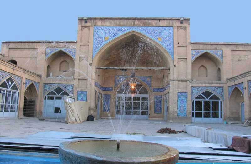 مسجد جامع شهرکرد و آبنمای حوض و حیاط قدیمی آن