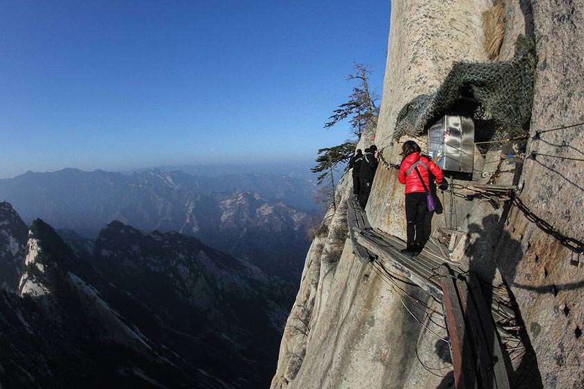 هیجان انگیرترین هایکینگ دنیا در کوه های خوآ؛ چین
