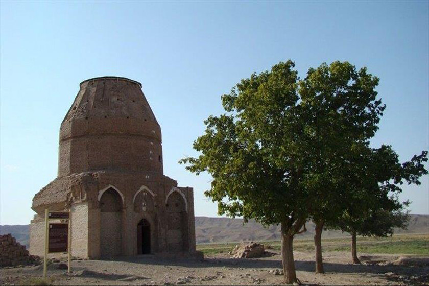 آرامگاه شیخ نجم الدین کبری در جوین