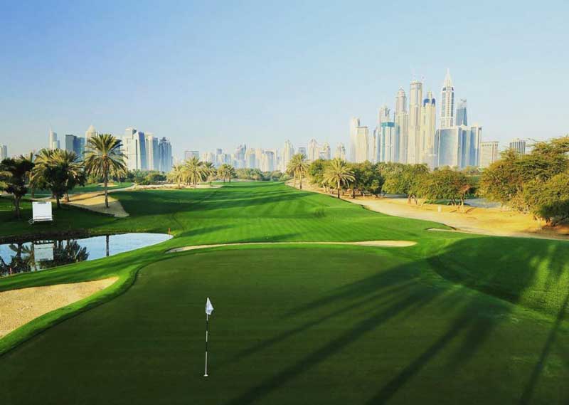 چمن سرسبز باشگاه گلف امارات (Emirate Gulf Club)