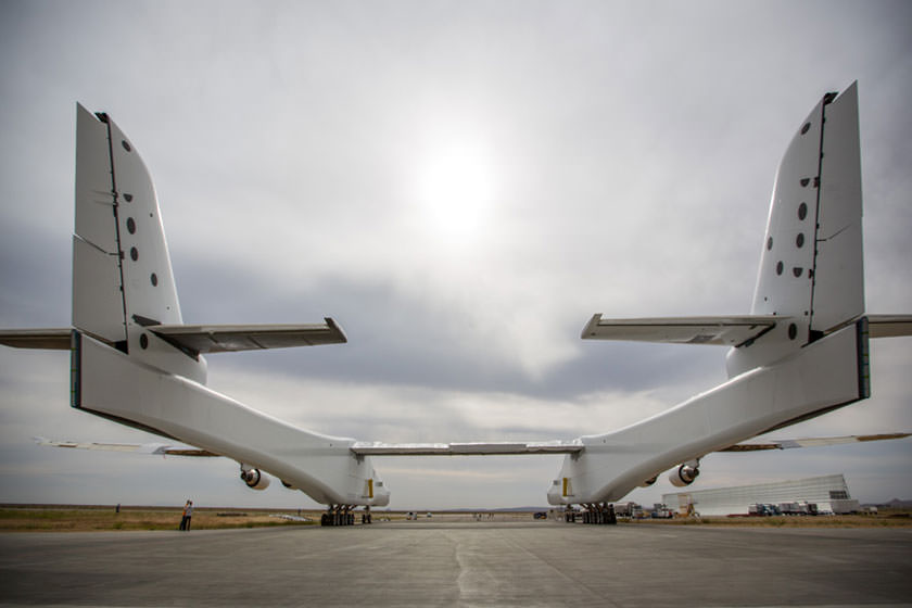 بزرگترین هواپیمای جهان روی باند پرواز
