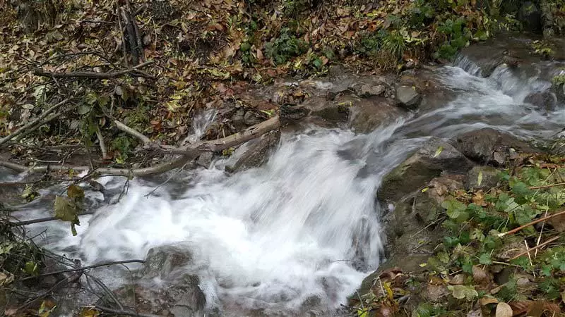 آب های خروشان در منطقه آبشار نودشه