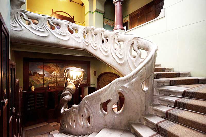 پله های زیبا در خانه های ماکسیم گورکی (Maxim Gorky Museum Houses)